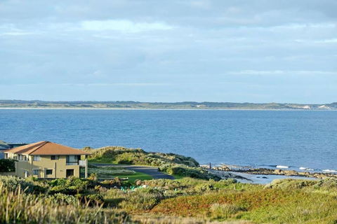 Augusta Beachfront - Watch The Whales Go By - Tourism Search 0