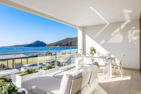 Aura 3 Spectacular Beachside Views - Tourism Search 0