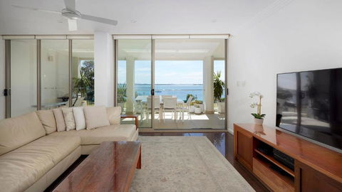 Aura 2 Apartment With Spectacular Views - Tourism Search 4