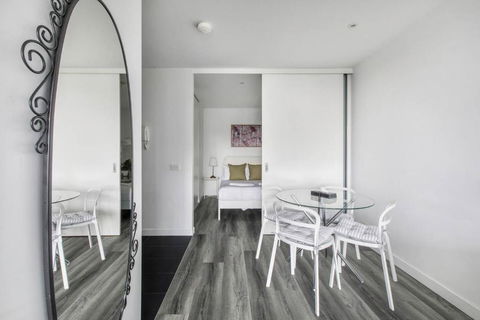 Aura Off Flinders Lane - A City Centre Balcony Abode - Tourism Search 1
