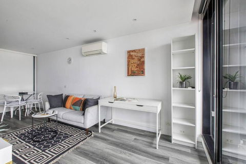 Aura Off Flinders Lane - A City Centre Balcony Abode - Tourism Search 4