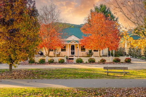 Autumn Beauty - Garden Cottage 4 - Tourism Search 0