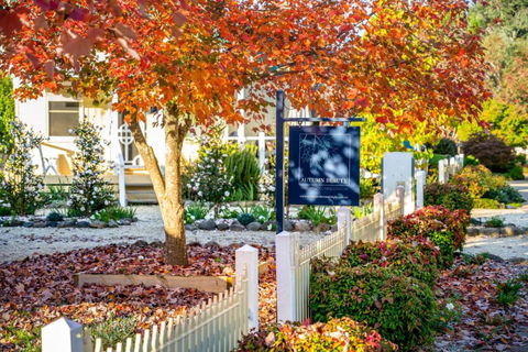 Autumn Beauty - Garden Cottage 4 - Tourism Search 1