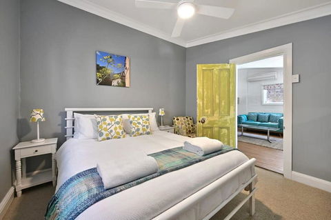 Autumn Leaf Cottage - Heritage Charm, Close To CBD - Tourism Search 2