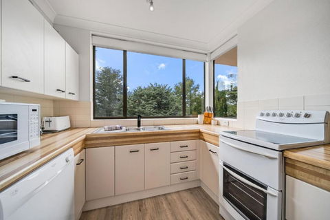 Avalanche 3 - 3BR Apartment L Central Location L Balcony L WiFi - Tourism Search 4