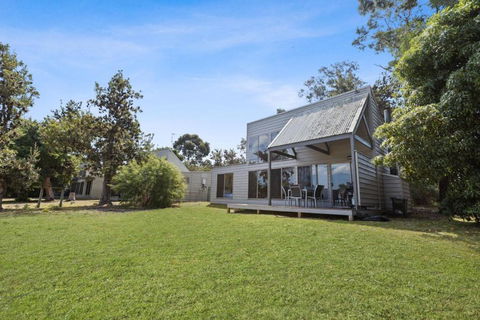 Avon - Waterfront Retreat - Tourism Search 0