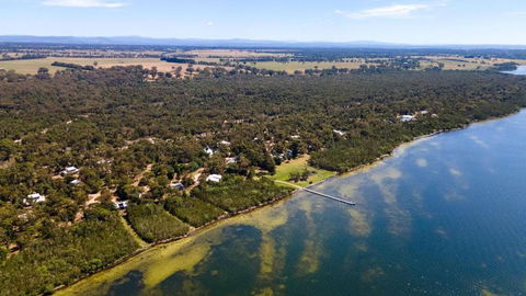 Avon - Waterfront Retreat - Tourism Search 3