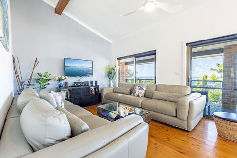 Away Nelson Bay, 29 Wollomi Ave - Spacious Family Home With Water Views, Pet Friendly, Wifi & Aircon - Tourism Search 3