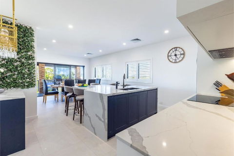Away Nelson Bay, 29 Wollomi Ave - Spacious Family Home With Water Views, Pet Friendly, Wifi & Aircon - Tourism Search 1