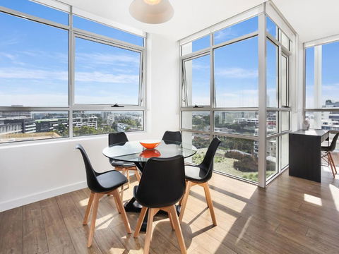As The Sun Sets - Modern And Spacious 2BR Zetland Apartment Facing The Setting Sun - Tourism Search 1