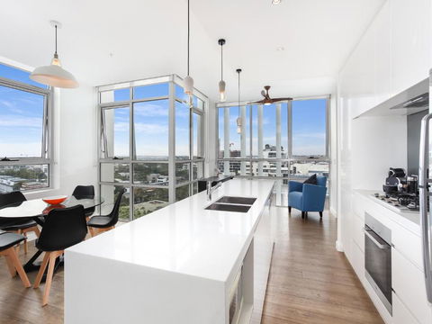 As The Sun Sets - Modern And Spacious 2BR Zetland Apartment Facing The Setting Sun - Tourism Search 2