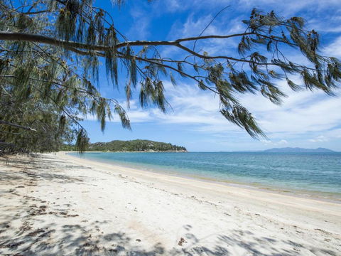 Azure On Geoffrey Bay - Tourism Search 0