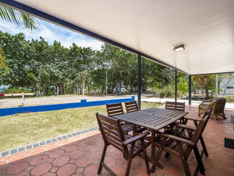 Azure On Geoffrey Bay - Tourism Search 1