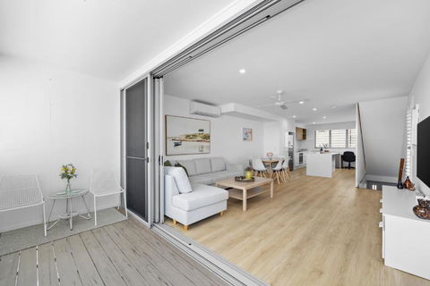 Azure River Side Townhouse - Tourism Search 4