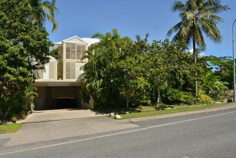 Port Douglas Apartments - Adults Only Oasis - Tourism Search 28
