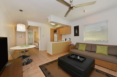 Port Douglas Apartments - Adults Only Oasis - Tourism Search 7