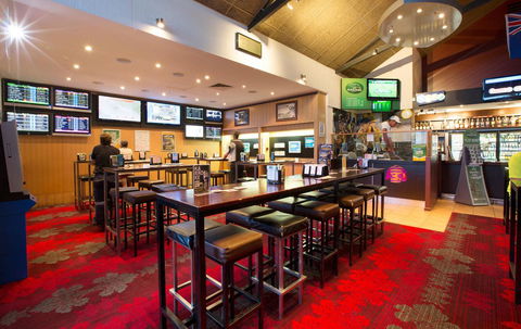 Glenmore Tavern - Tourism Search 8