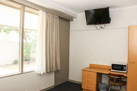 Salisbury Hotel Motel - Tourism Search 19