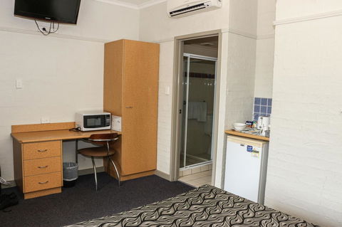 Salisbury Hotel Motel - Tourism Search 18