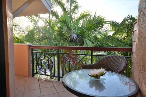 Martinique On Macrossan - Tourism Search 8