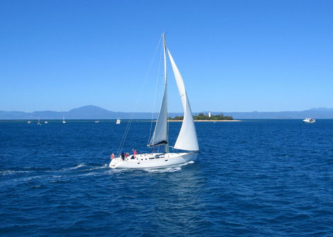 Martinique On Macrossan - Tourism Search 31