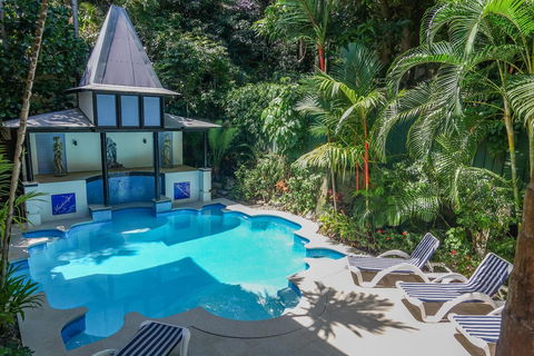 Martinique On Macrossan - Tourism Search 13