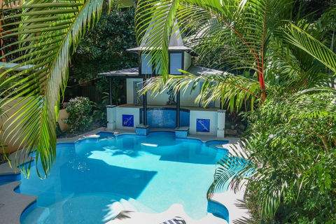 Martinique On Macrossan - Tourism Search 10