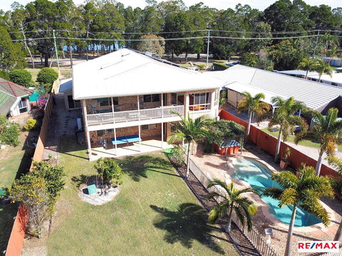 Waterfront At White Patch - Tourism Search 32