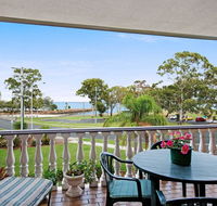 Huge top floor unit across the road....Waterfront - Tourism Search