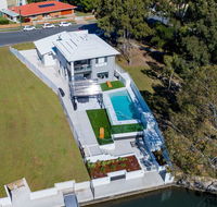 Stunning Canal Home Oh So Close To The Waterfront - Tourism Search
