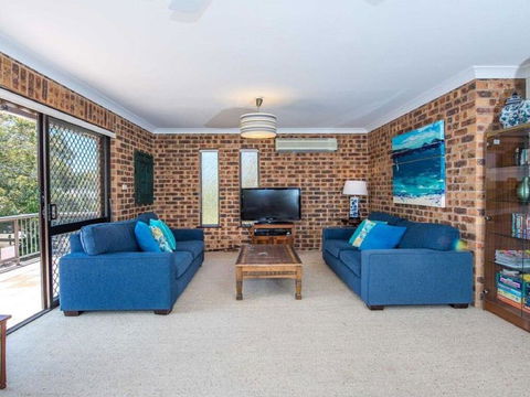'COLUMBIA VIEWS', 2/9 COLUMBIA CLOSE - AIRCON, WIFI, NETFLIX, VIEWS & BOAT PARKING - Tourism Search 3