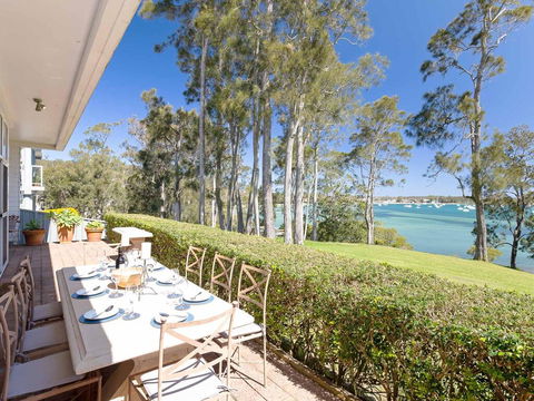 'Corlette Waterfront', 2/44 Danalene Parade - Waterfront Luxury, WIFI, Aircon, Boat Parking - Tourism Search 1