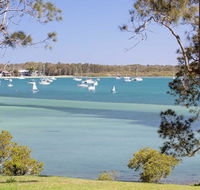 'Corlette Waterfront' 2/44 Danalene Parade - Waterfront Luxury WIFI Aircon Boat Parking - Tourism Search