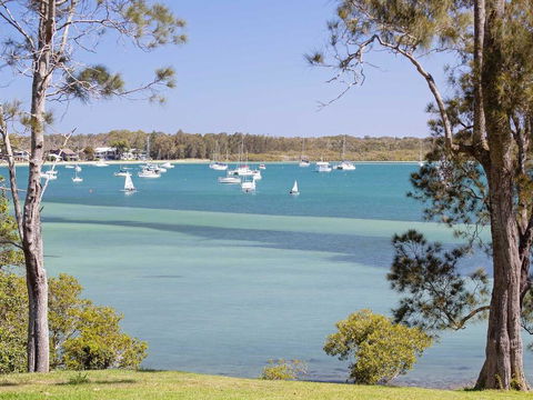 'Corlette Waterfront', 2/44 Danalene Parade - Waterfront Luxury, WIFI, Aircon, Boat Parking - Tourism Search 0