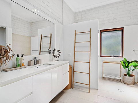 'Nunkeri', 5 Kerrie Close - Stunning House With Fabulous Views, Linen, WIFI & Air Conditioning - Tourism Search 3