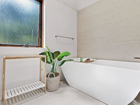 'Nunkeri', 5 Kerrie Close - Stunning House With Fabulous Views, Linen, WIFI & Air Conditioning - Tourism Search 2