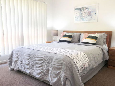 'Sandy Palms' 28 Moorooba Cr - Beautiful Home With Wifi, Air-con And Boat Parking - Tourism Search 1