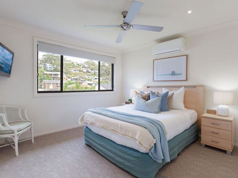'Sandy Point Haven', 21a Sandy Point Rd - Stylish Haven With WIFI, Air Conditioning & Water Views - Tourism Search 0