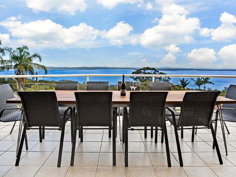 'The Bay', 25 Wallawa Rd - Huge Home With Aircon, Spectacular Views & Chromecast - Tourism Search 3