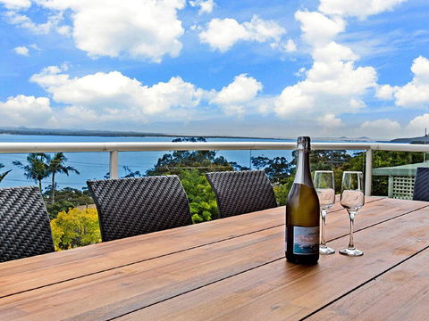 'The Bay', 25 Wallawa Rd - Huge Home With Aircon, Spectacular Views & Chromecast - Tourism Search 1