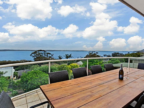 'The Bay', 25 Wallawa Rd - Huge Home With Aircon, Spectacular Views & Chromecast - Tourism Search 0