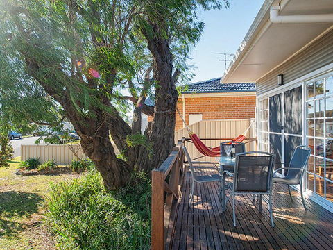 'The Croft' 11 Boulder Bay Rd - Cosy Beach House With Aircon & Only 270m To The Beach - Tourism Search 1