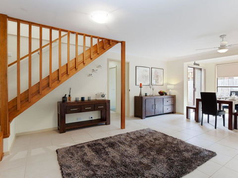 'Willows At The Bay' 111 Horace St - Large House With Aircon, WIFI And Boat Parking. - Tourism Search 3
