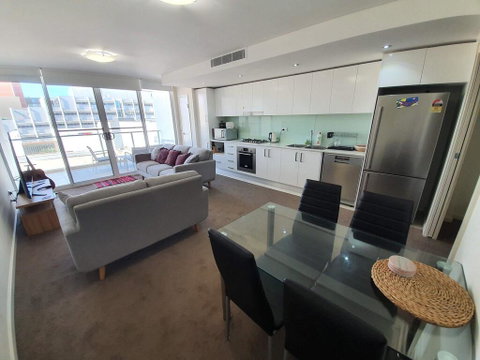 (just Listed) Bolton St 1br 350m Walk To Newcastle Beach +++ Wifi End Eand - Tourism Search 0