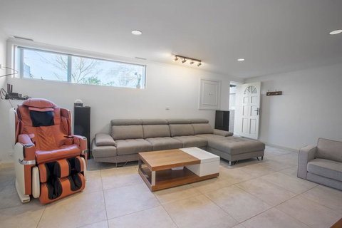 , , , Alice Wonderland, , ,  In 4 Beds House - Tourism Search 2