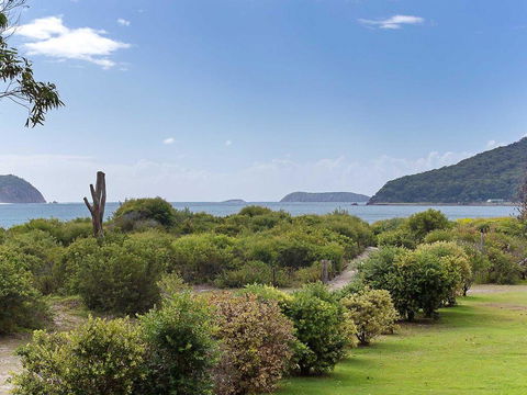 1 'Intrepid', 3 Intrepid Close - Amazing Views Of Shoal Bay, Only 100m From The Beach - Tourism Search 2