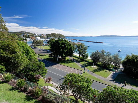 1 'Kiah', 53 Victoria Parade - Stunning Views, Wifi, Aircon, Just Across The Road To The Water - Tourism Search 0
