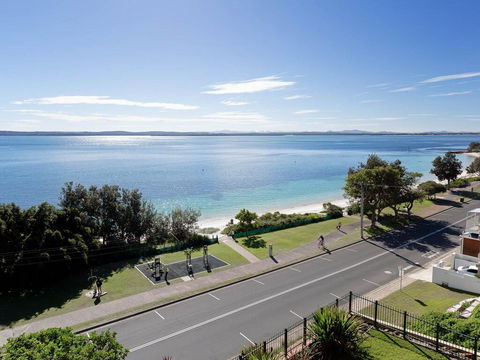 1 'Kiah', 53 Victoria Parade - Stunning Views, Wifi, Aircon, Just Across The Road To The Water - Tourism Search 2