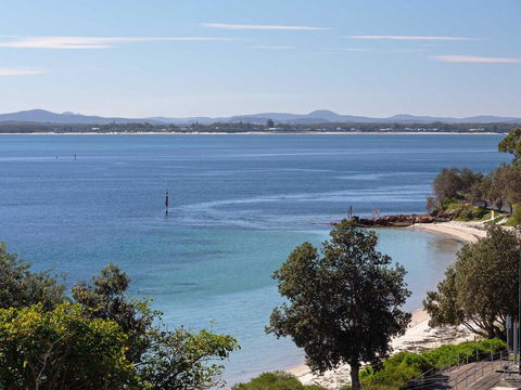 1 'Kiah', 53 Victoria Parade - Stunning Views, Wifi, Aircon, Just Across The Road To The Water - Tourism Search 3