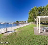 10 'Magnus Gardens' 7 Magnus Street - air conditioned  walk to town centre - Tourism Search